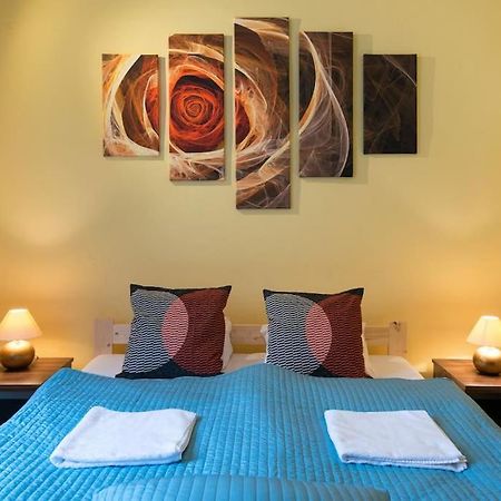 Big Cosy Retro Apt, Free Parking, 15Min Oldtown & Kazimierz - By Homelike Krakow Cracóvia Exterior foto